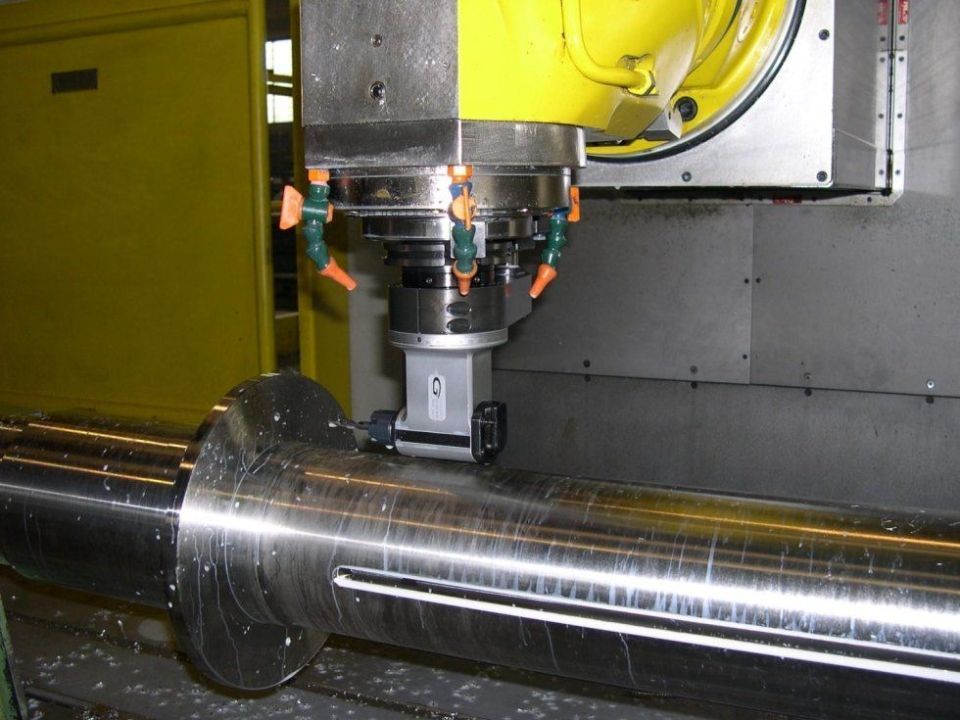 Mecof precisa mx in uso con fresatura a Milano