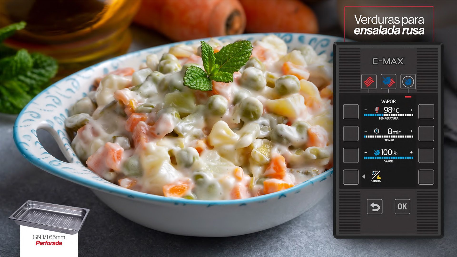 Un tazón de ensalada rusa con zanahorias, guisantes y patatas.