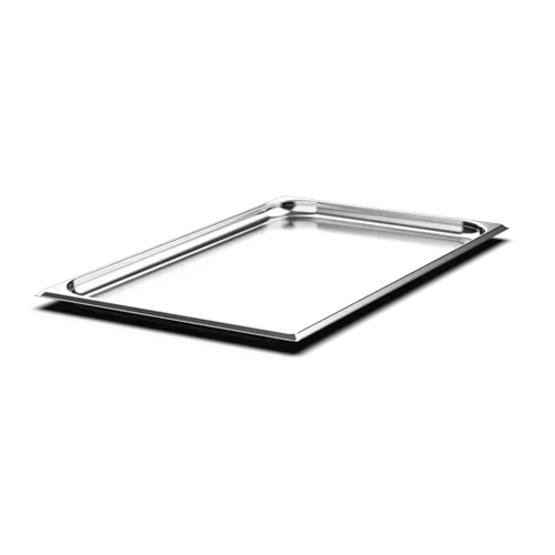 Uma bandeja de aço inoxidável com uma alça em um fundo branco.