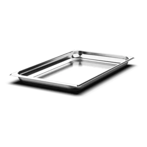Uma panela de aço inoxidável sobre um fundo branco.