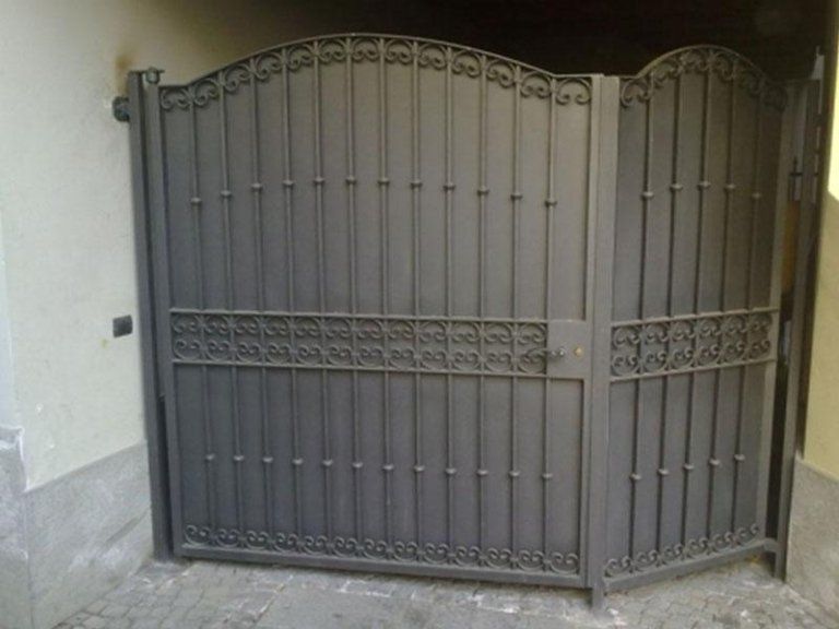 Cancello in ferro battuto con chiusura