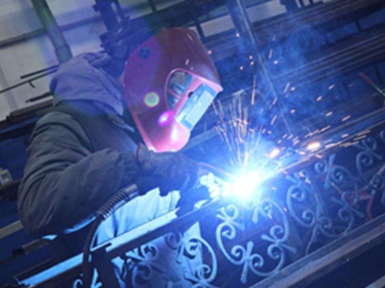 Rifinitura cancello di ferro battuto