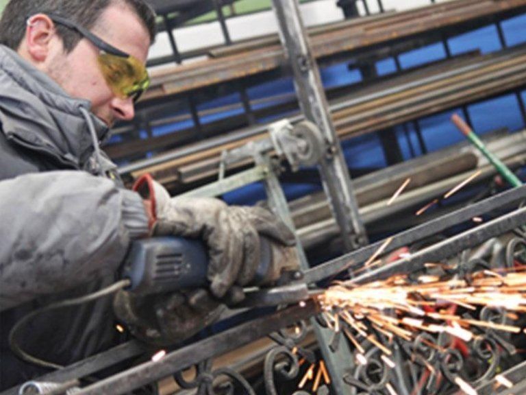 Taglio del ferro battuto