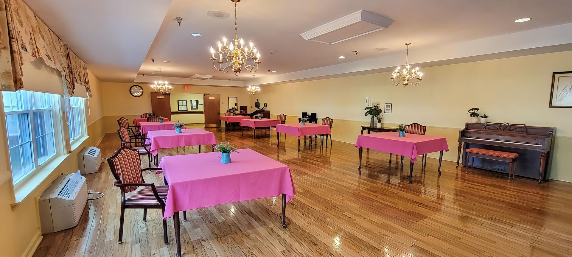 Dining room for residents at Newburgh Health and Rehab