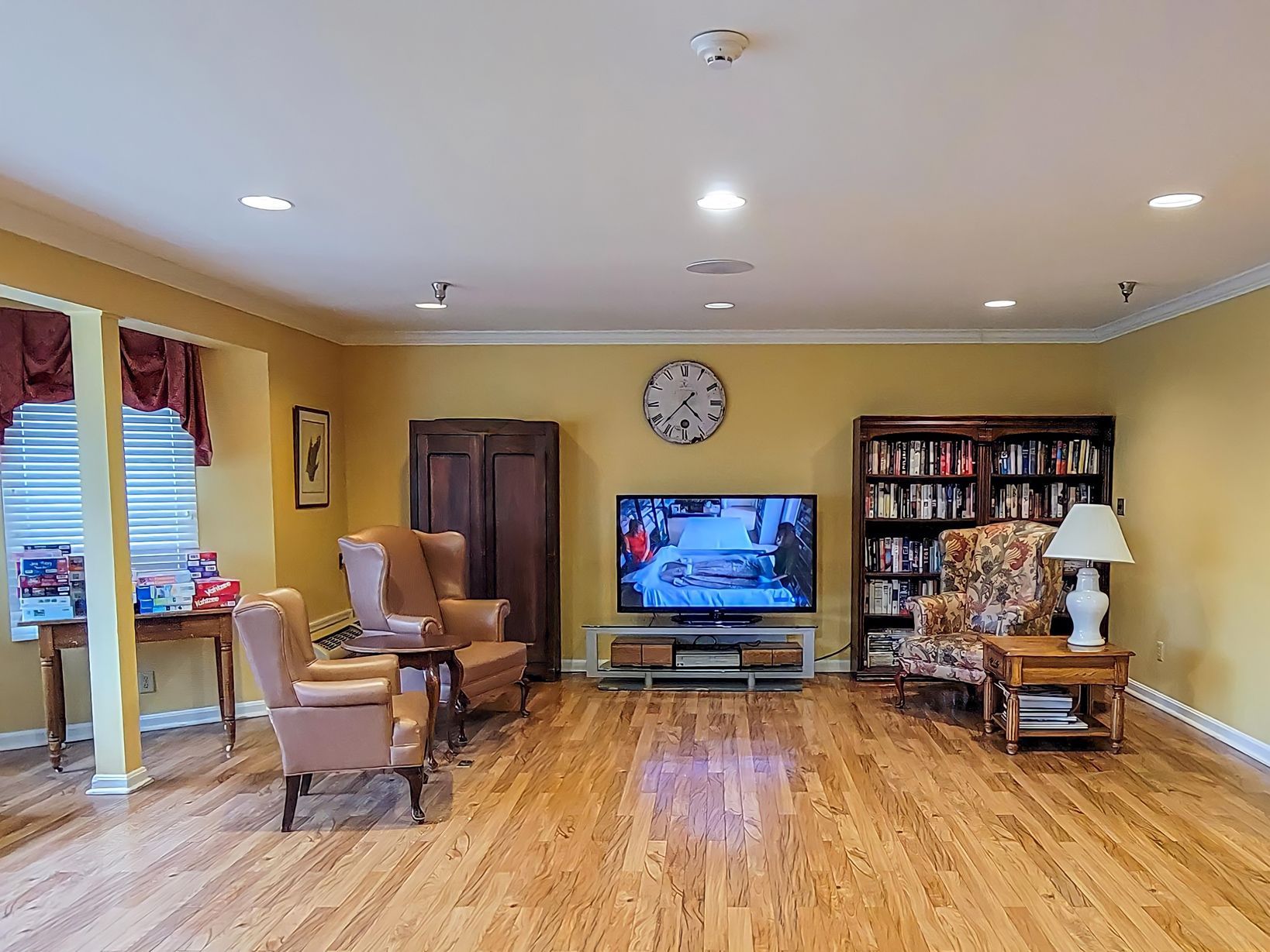 West lounge area at Newburgh Health and Rehab