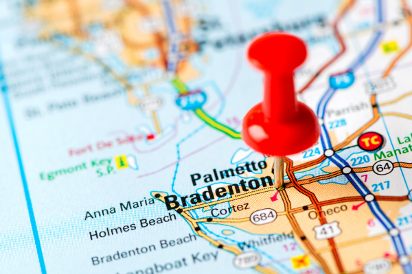 A red pin is pinned to a map of palmetto bradenton