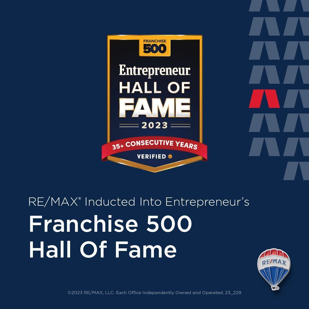 RE/MAX inducted into Entrepreneur's Franchise 500 Hall of Fame, gold and red badge, blue background with RE/MAX balloon.