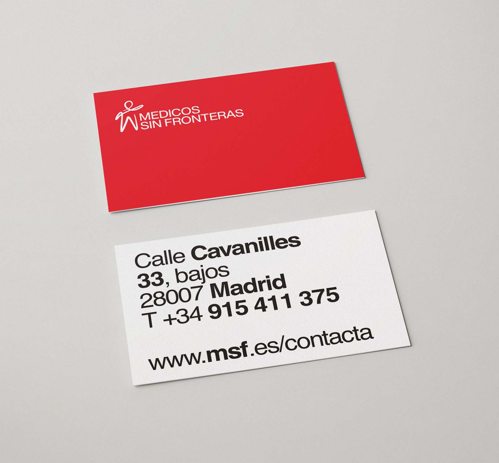 Tarjetas de visita de Medicos Sin Fronteras dissenyat per Mersi Studio. Tarjetas de visita sostenibles i reciclades de color blanc i vermell.
