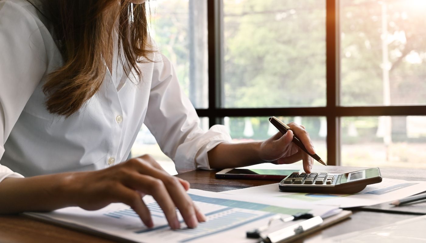 A woman looking at options for veteran franchise funding.