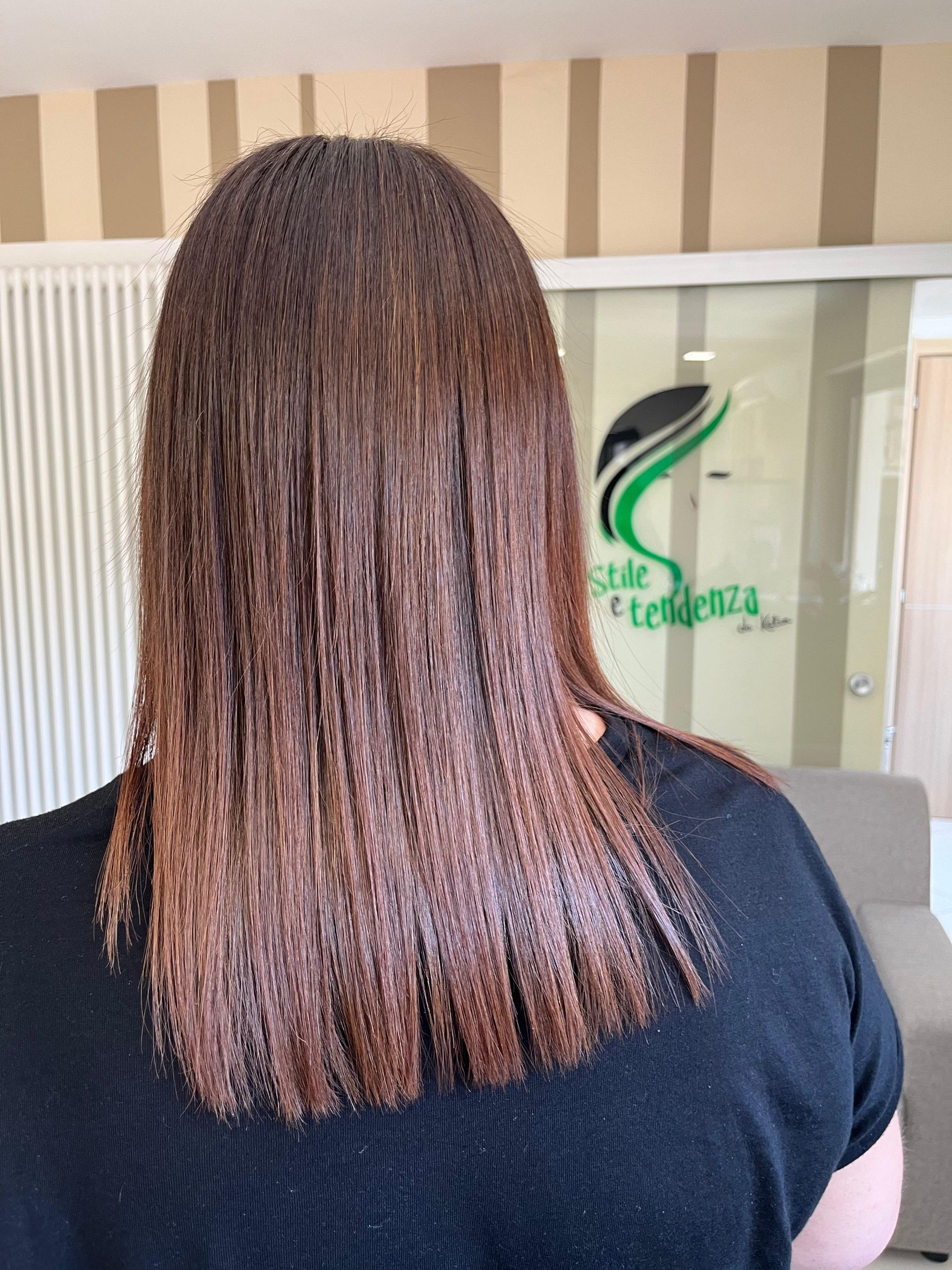 capelli rossi lunghi e lisci