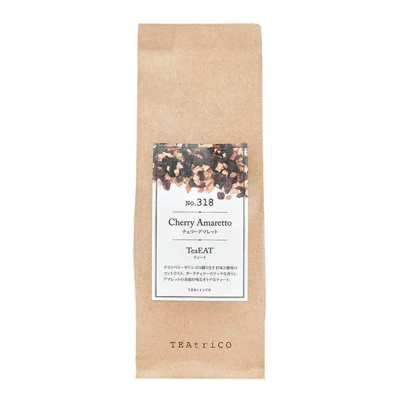 一袋棕色紙袋裝的櫻桃杏仁茶，標籤上標示了茶葉的種類。