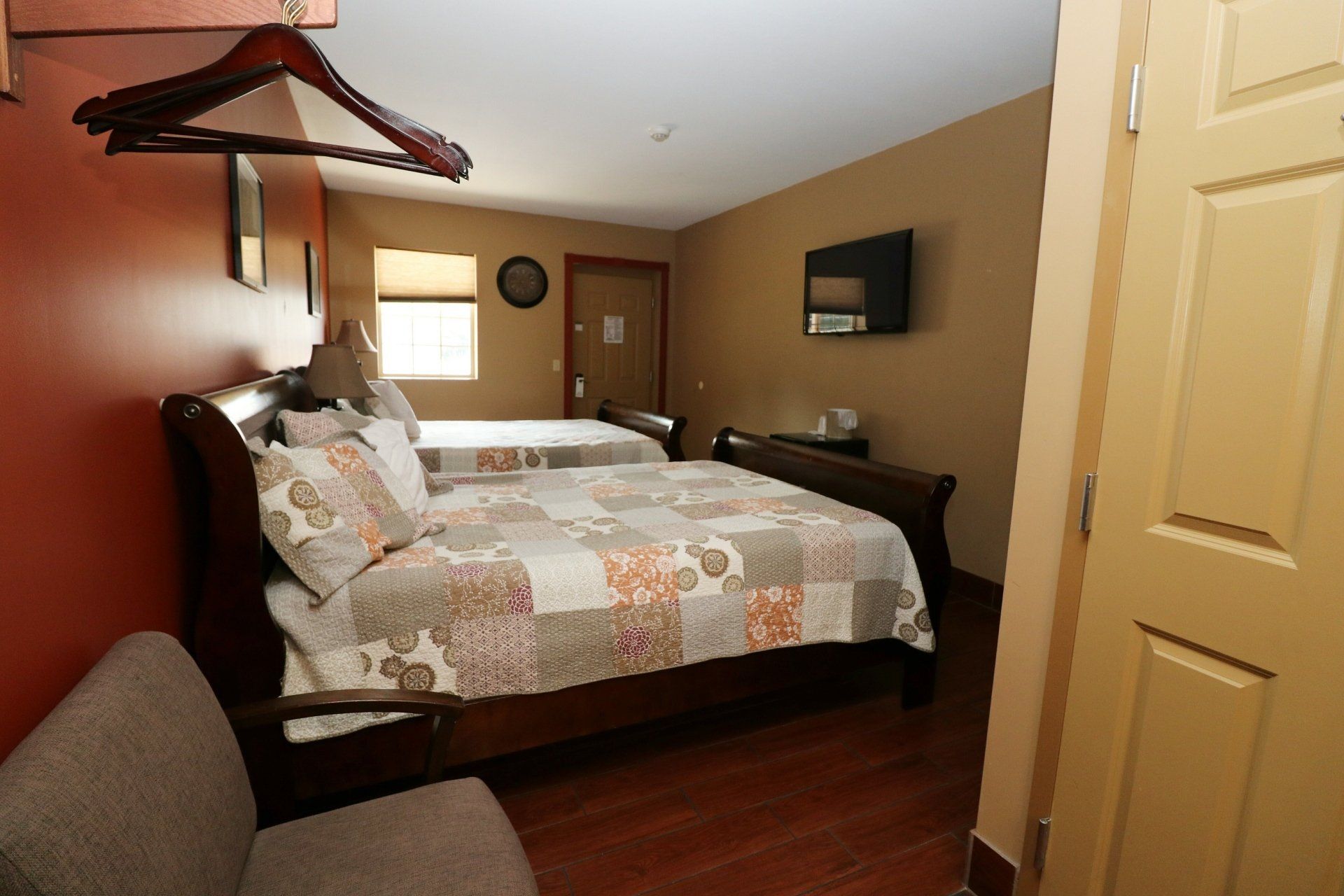 Victory Station 2 Queen Beds