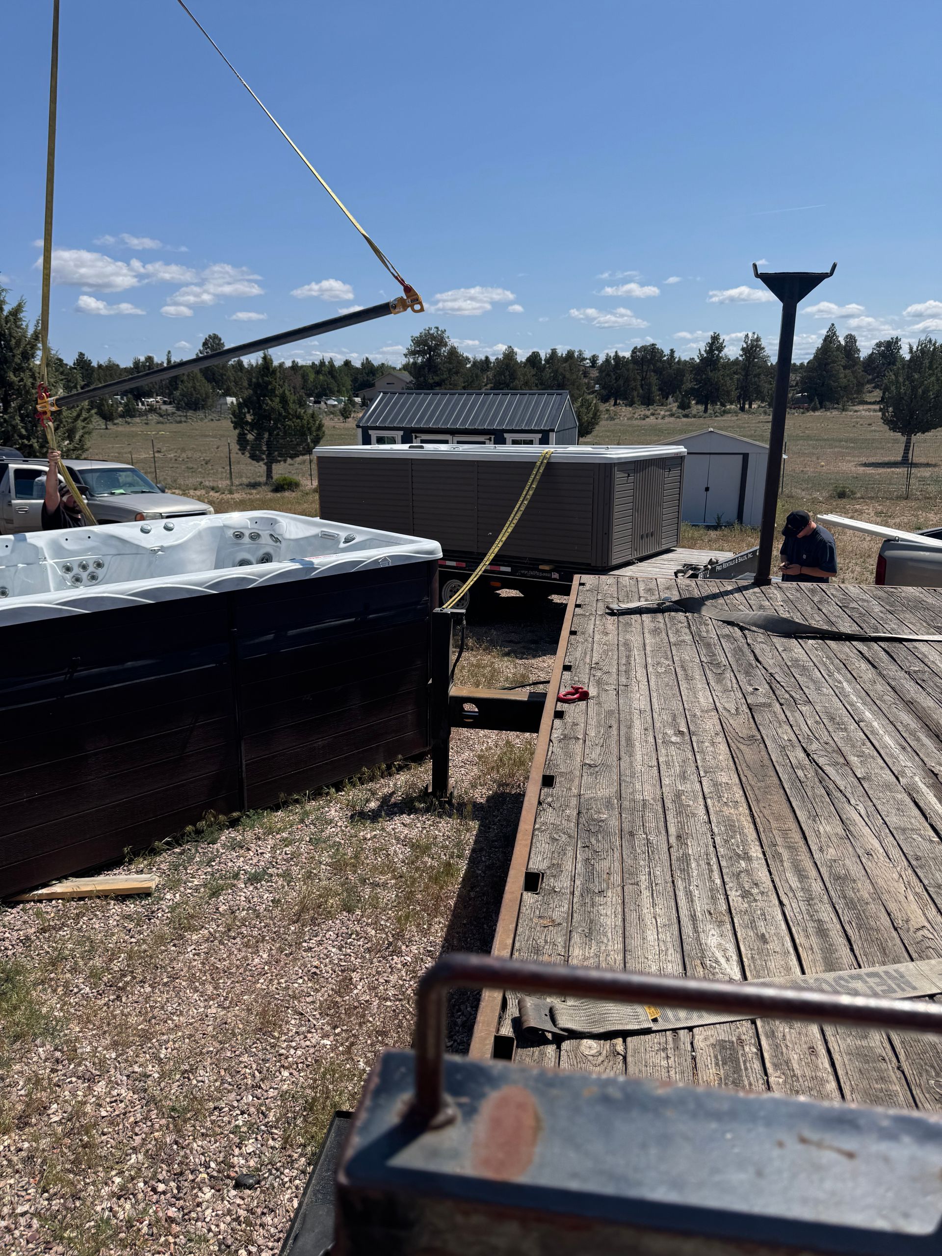 A hot tub is sitting on top of a wooden trailer