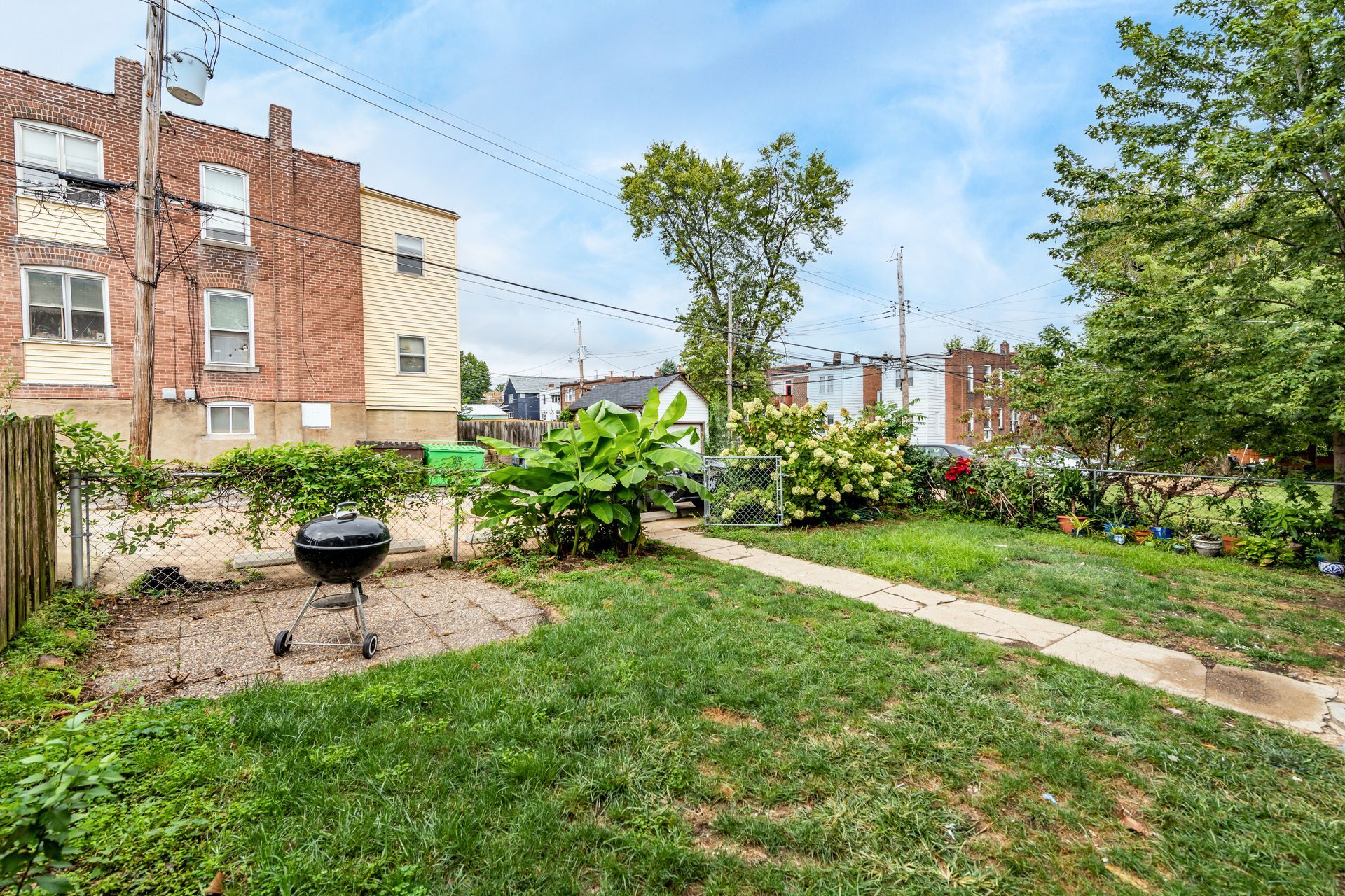 There is a barbecue grill in the backyard of a house.