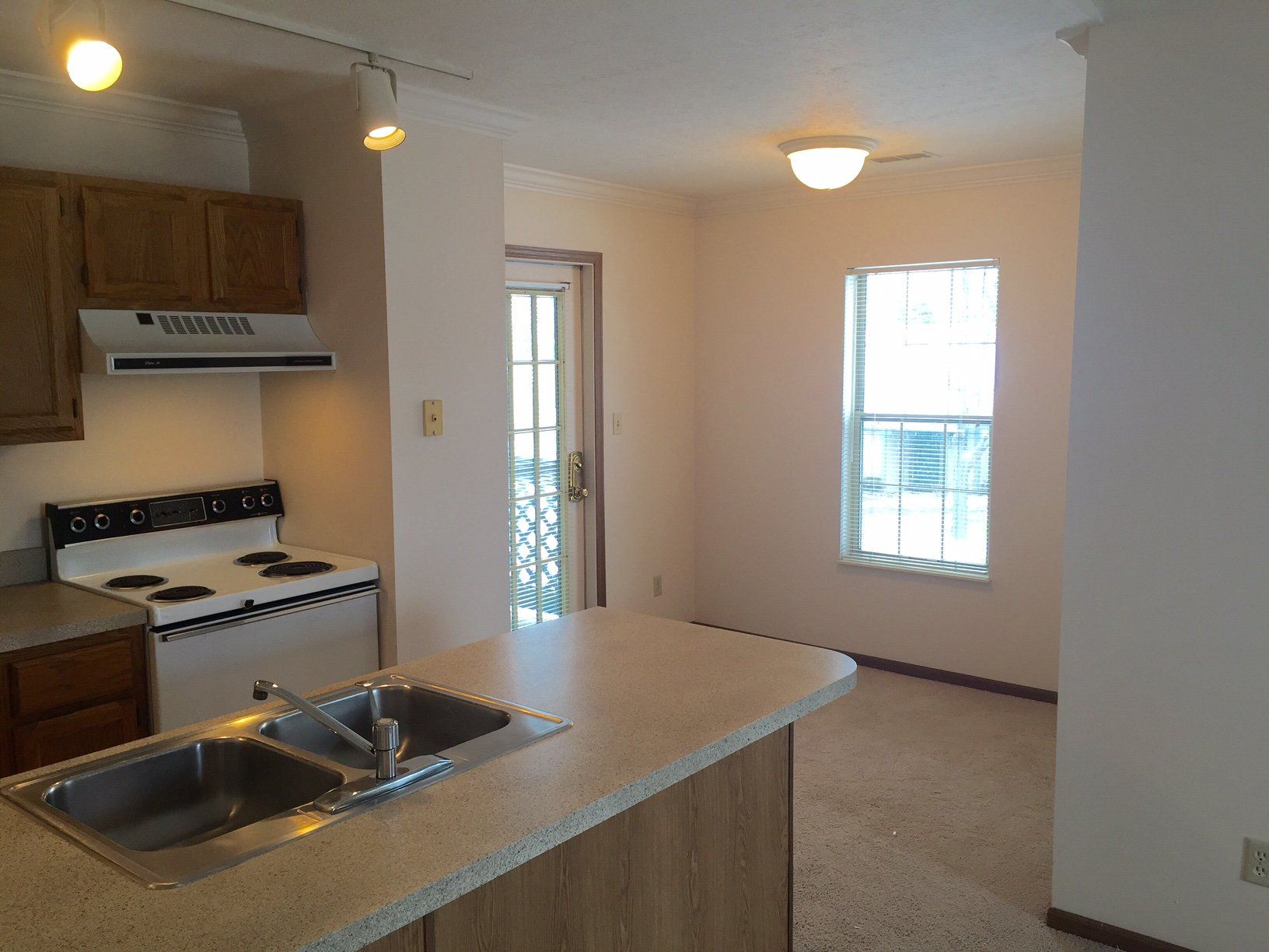 one bedroom dining area