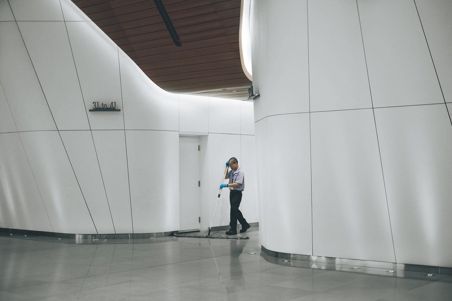 Benefits of Outsourcing Your Commercial Cleaning Services