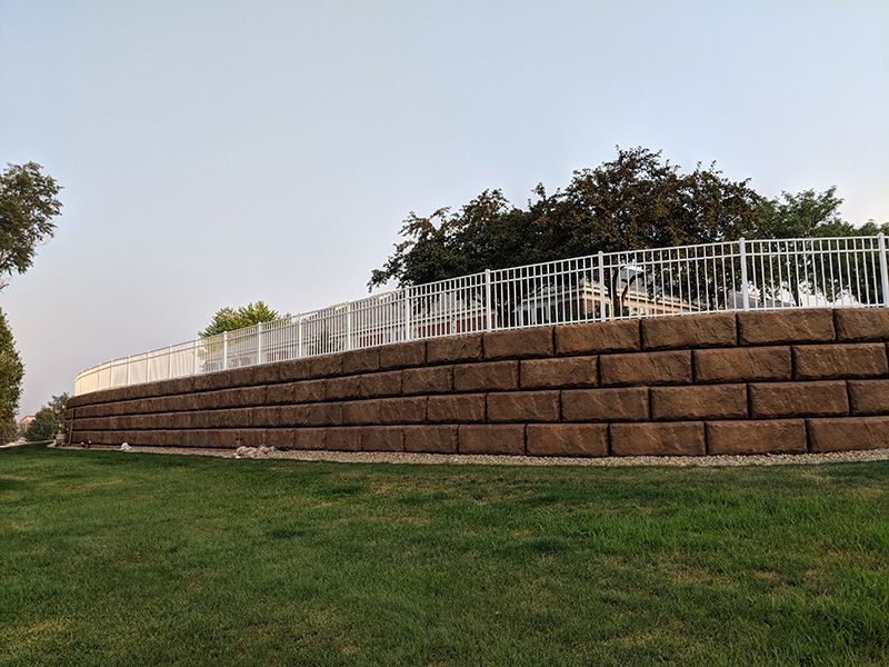 block retaining wall with landscaping