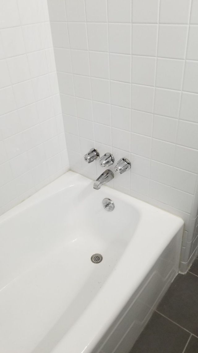 RustOleum White Gloss Tub Tile Resurfacing Kit (1quart), 49 OFF