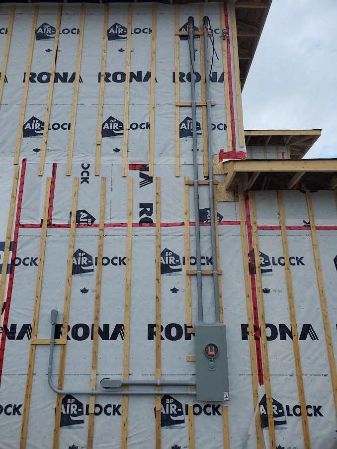 Un bâtiment avec beaucoup de sas