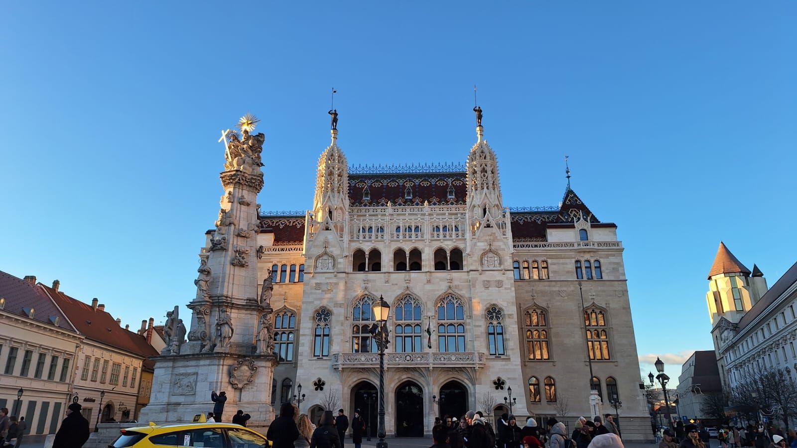 Budapest Castle historic building, Budapest Sightseeing, Zoltancarbudapest