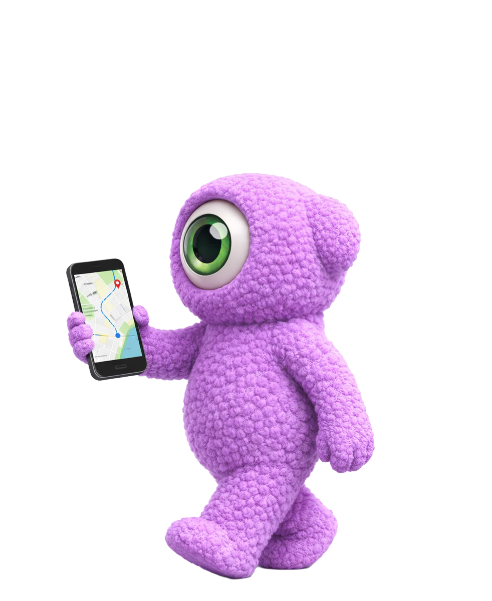 Een paars, eenogig wezen loopt rond en houdt een telefoon vast waarop een kaart wordt weergegeven.