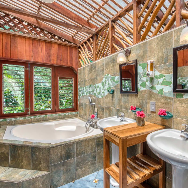 A bathroom with two sinks and a bathtub