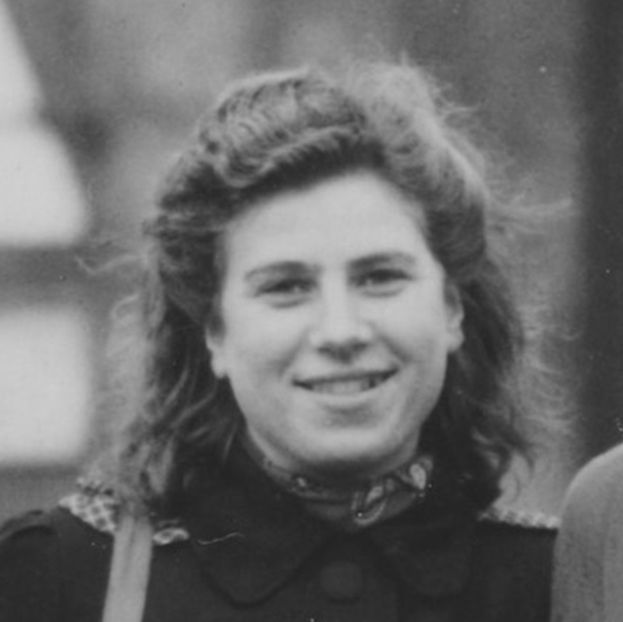 Schilderij van drie generaties vrouwen op dezelfde leeftijd