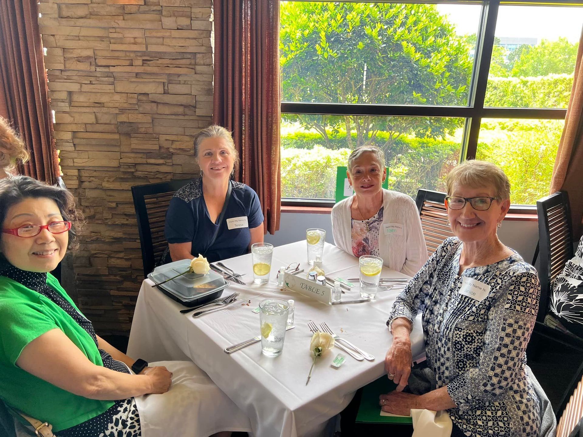A group of women are sitting at a table in a restaurant.