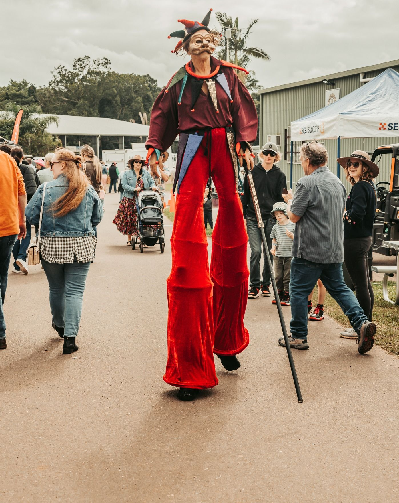 Family of Eight Lying on a Floral Blanket on Grass — Feathers & Lace Photography in Tarzali, QLD