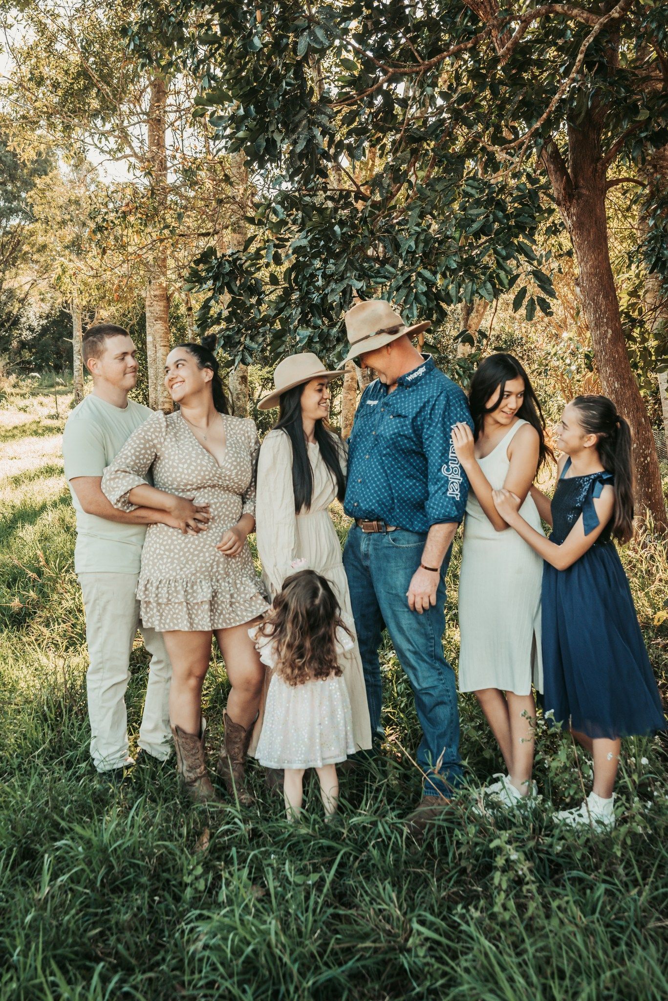 Family Posing Outdoors. People in Casual Wear, Smiling — Feathers & Lace Photography in Tarzali, QLD