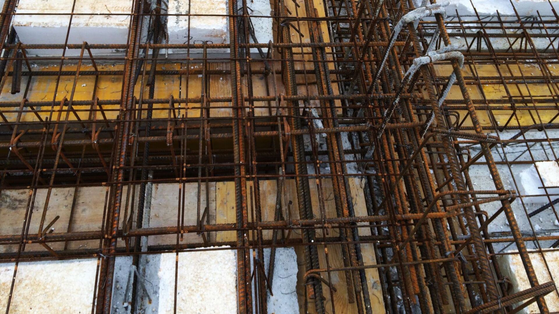 ponteggio edile durante una ristrutturazione