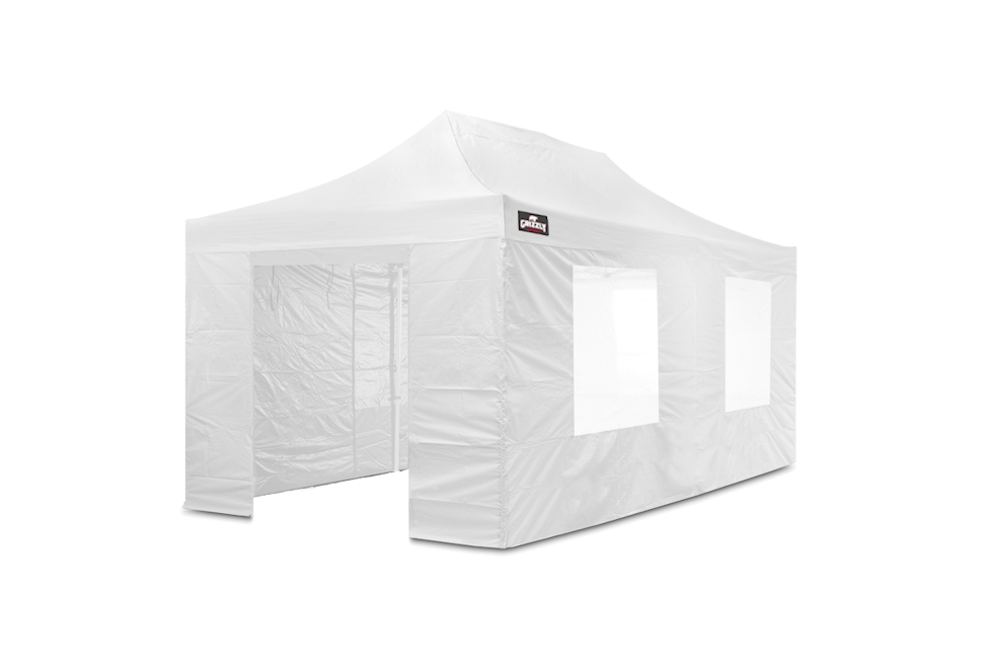 Een witte tent met twee ramen op een witte achtergrond.