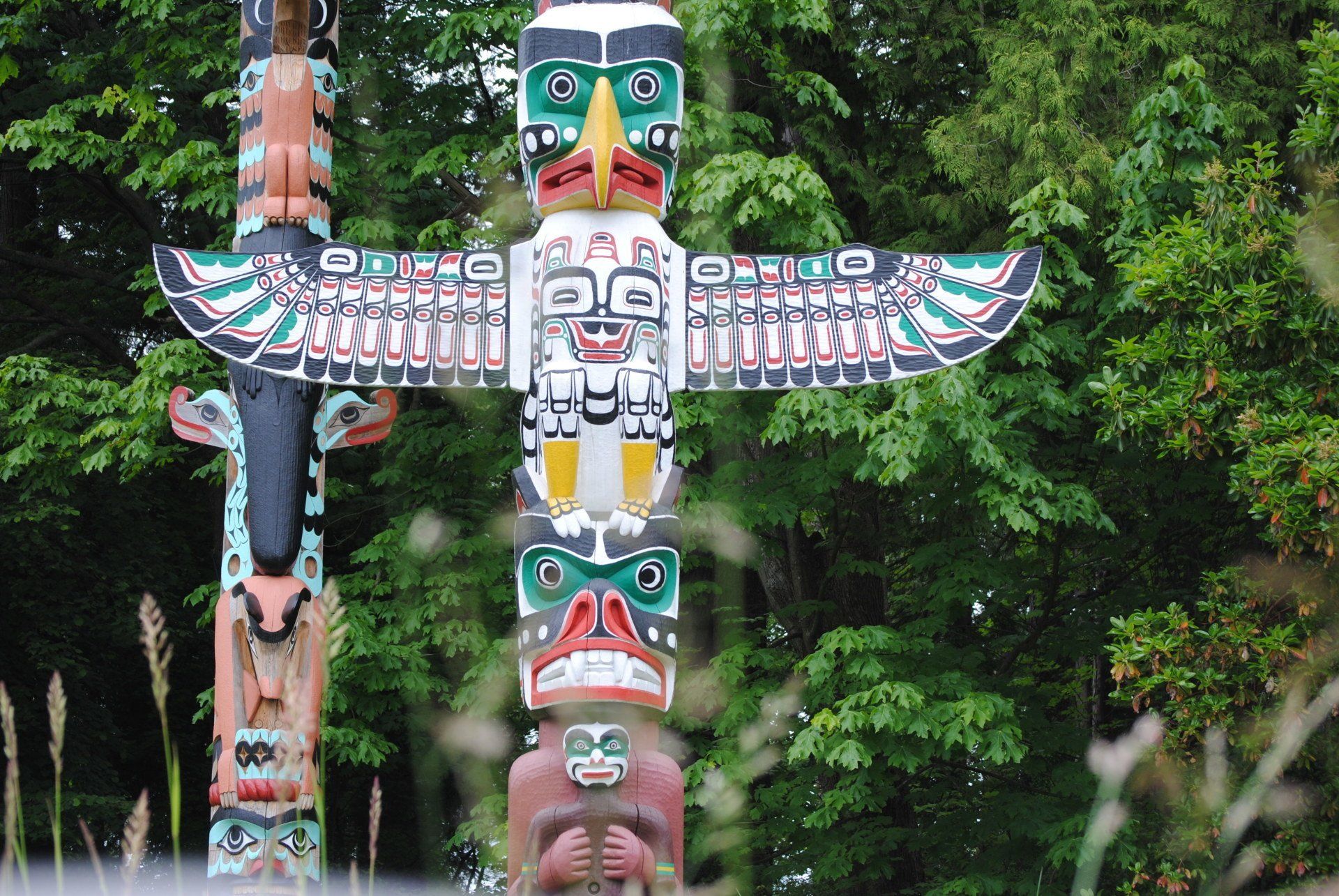 A totem pole in the middle of a forest