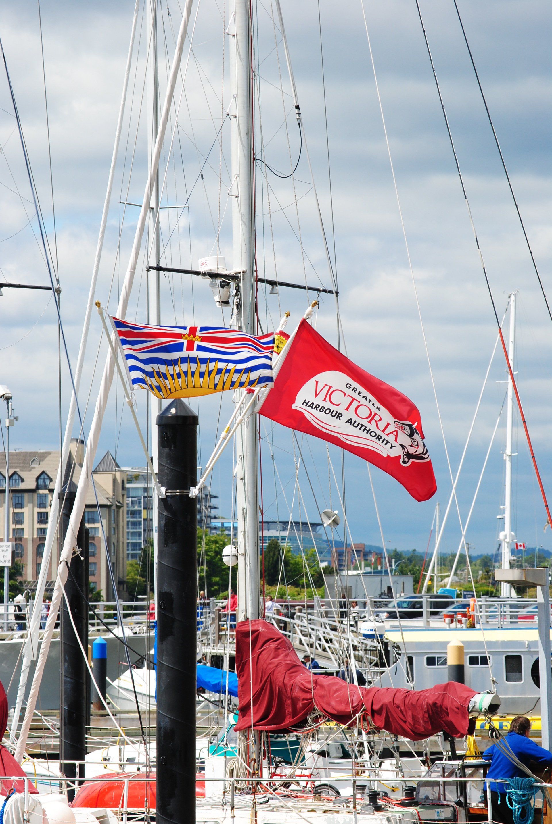 A red flag with the word uk on it