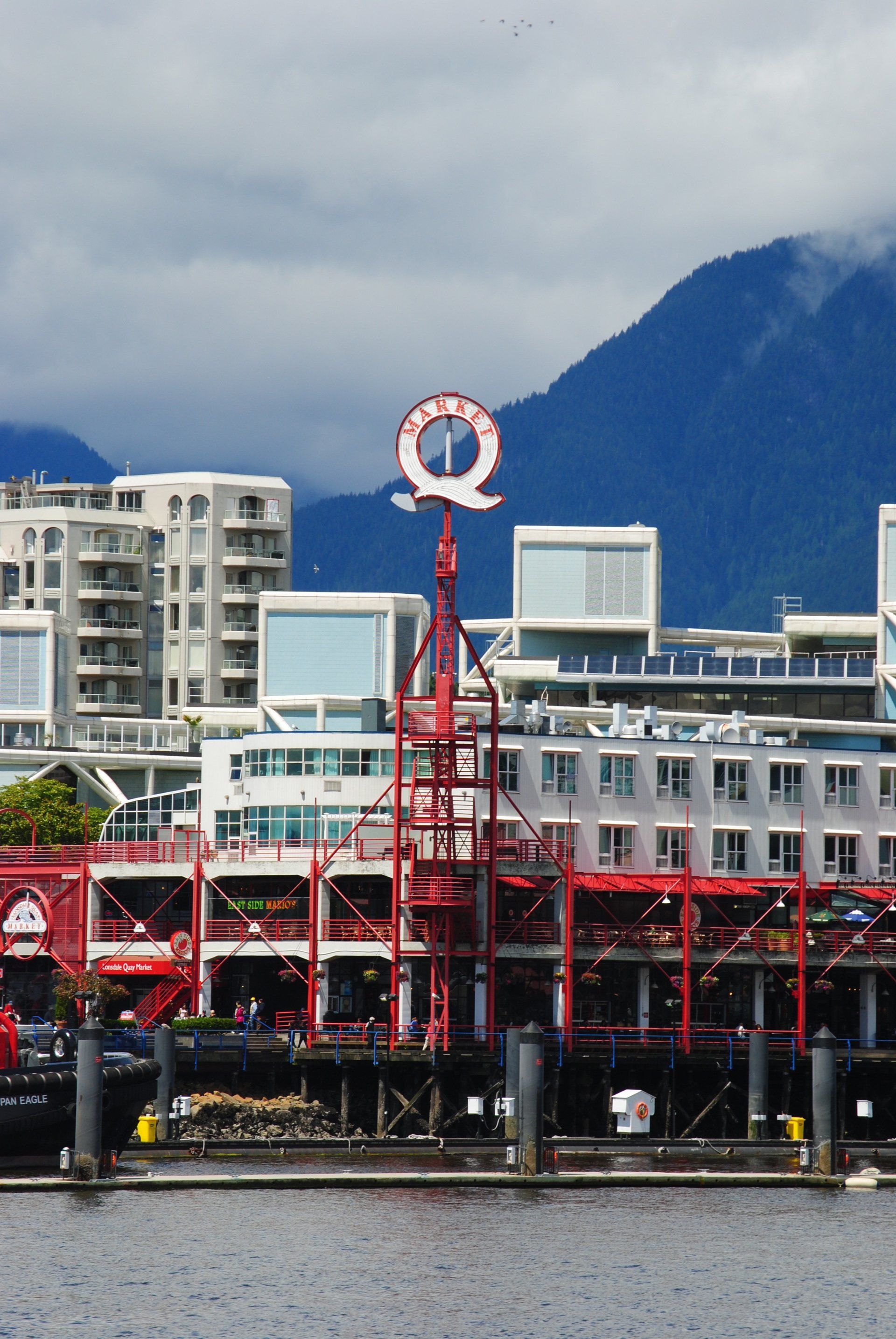 A red and white building with the letter q on top of it