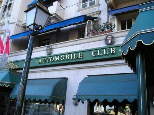 The automobile club is located on the side of a building