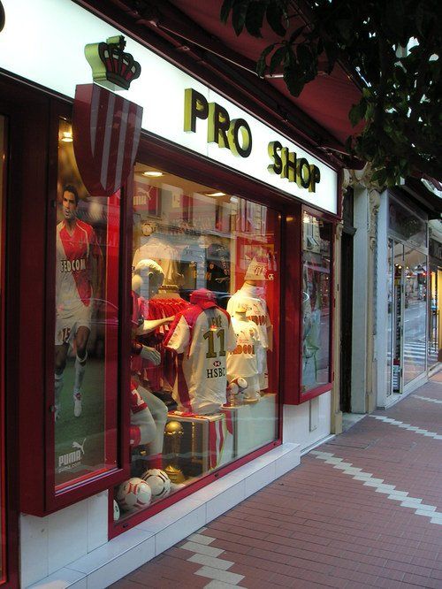 A store front with a sign that says pro shop