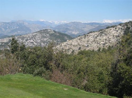 A golf course with a view of mountains in the background