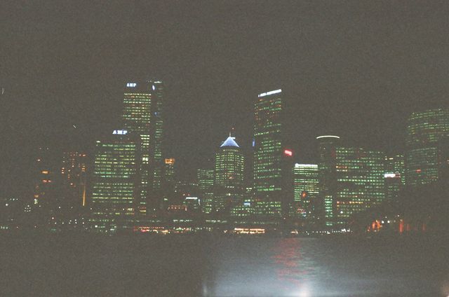 A blurry picture of a city skyline at night