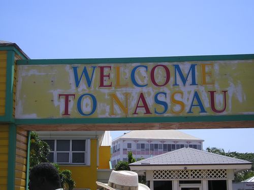 A sign that says welcome to nassau on it