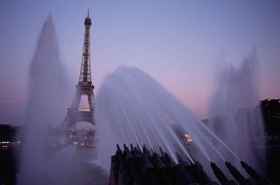 A fountain with the eiffel tower in the background