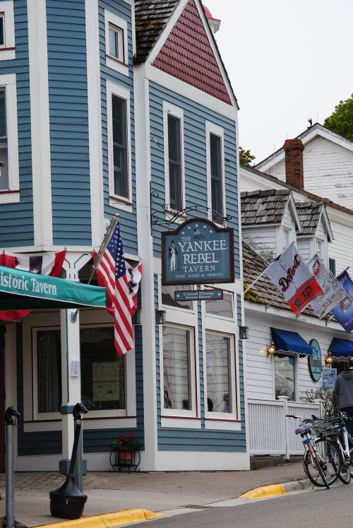 A blue building with a sign that says yankee retail