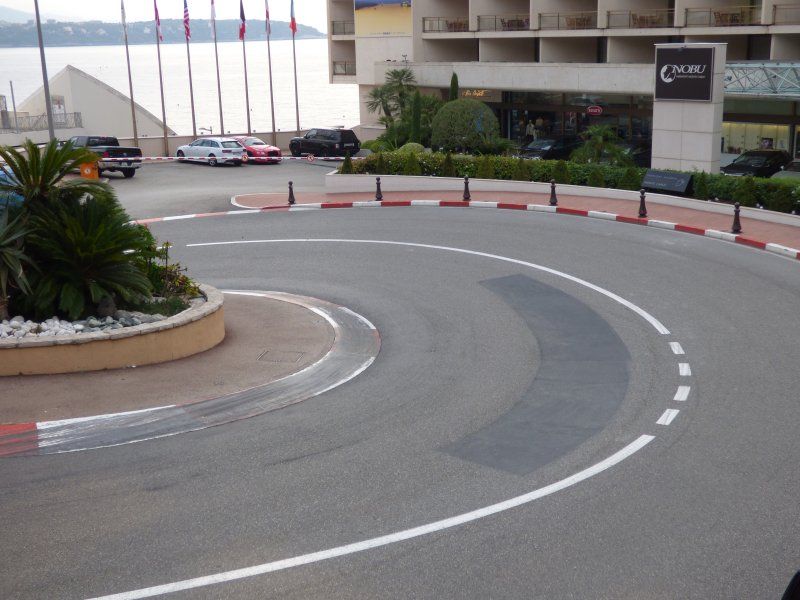 A large building with the word park on it