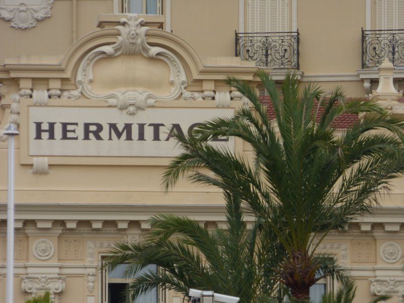A building with the word hermitage on it
