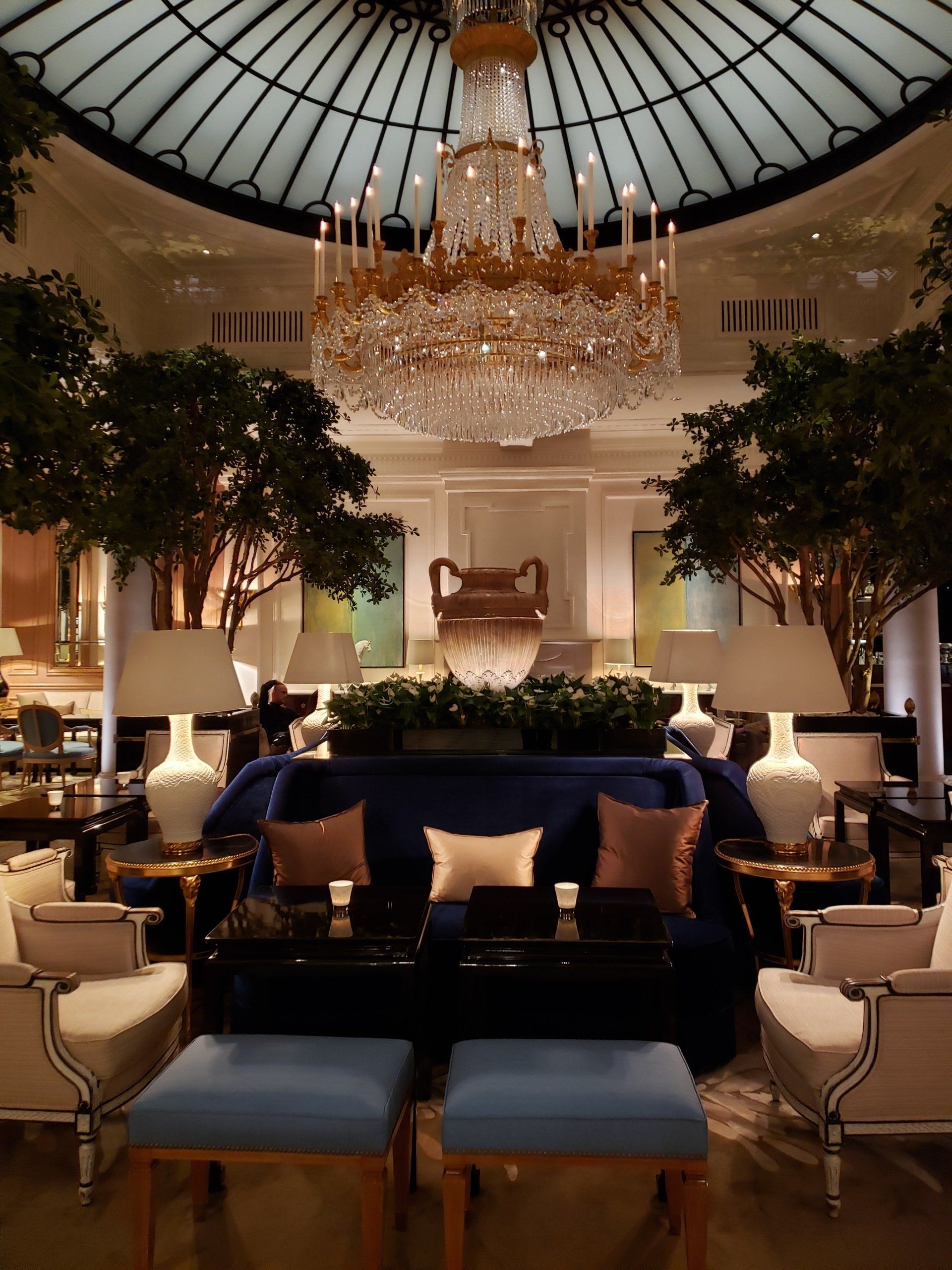 A living room with a chandelier hanging from the ceiling