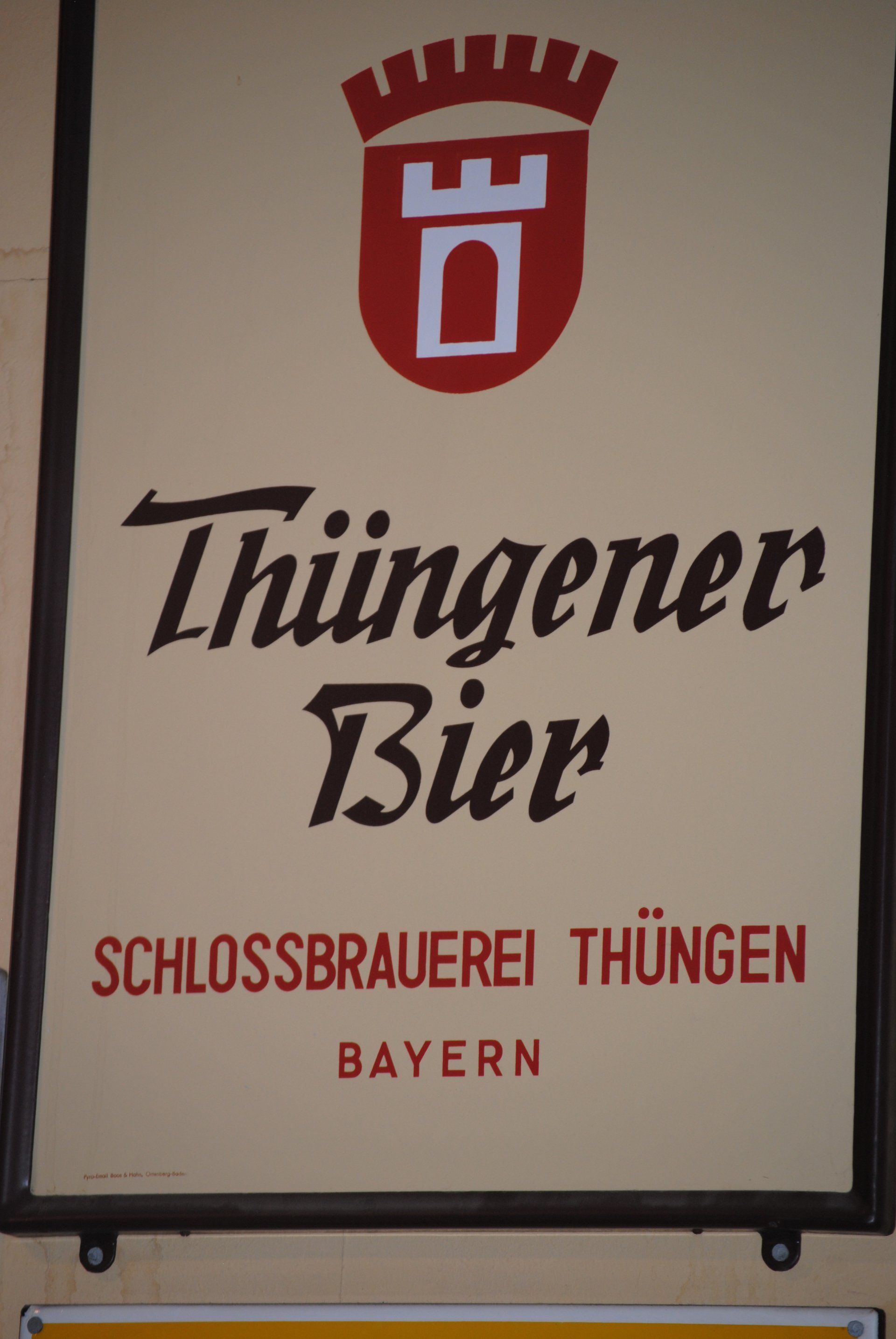 A sign that says thingener bier schlossbrauerei thungen bayern