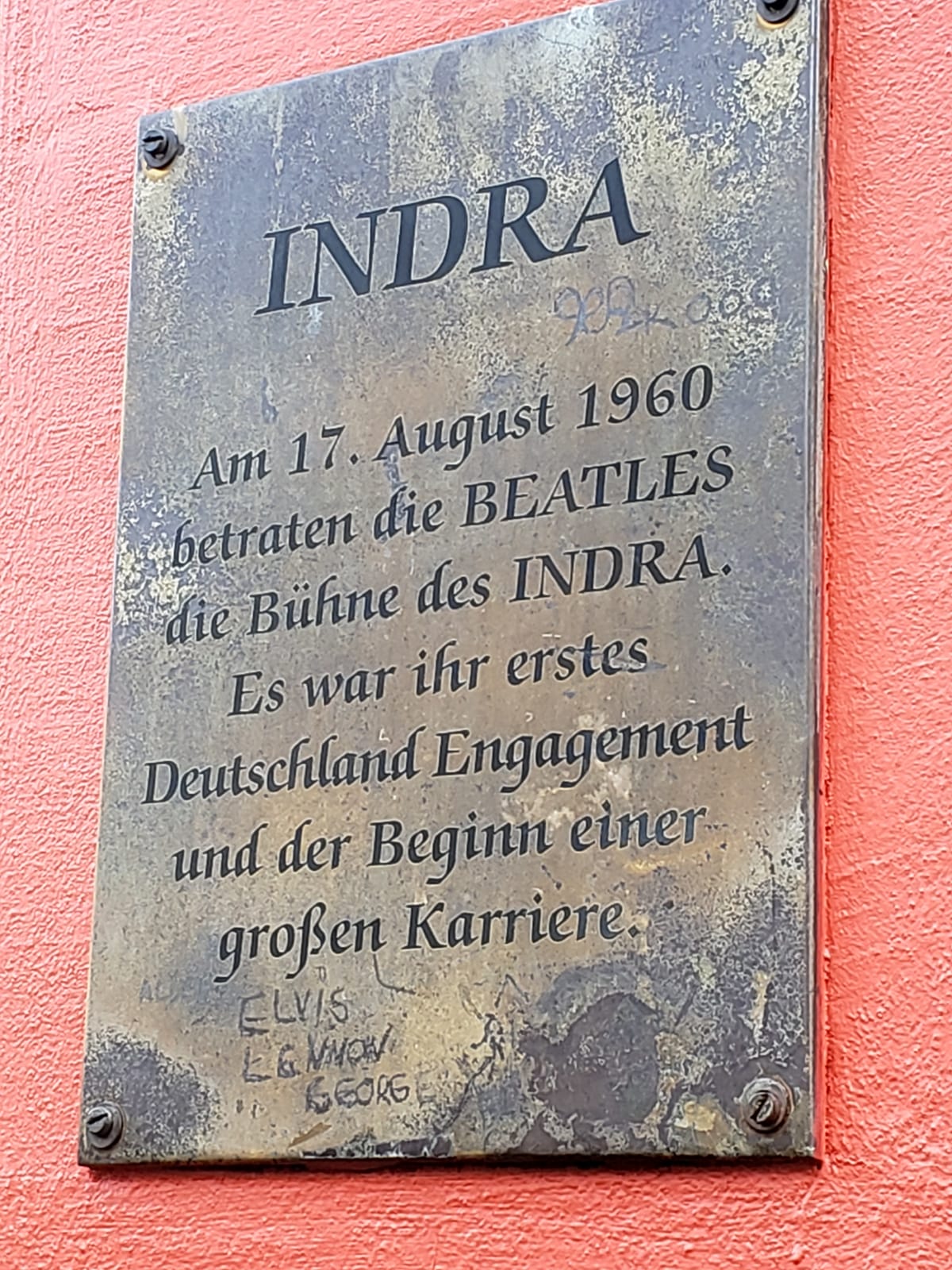 A plaque on a wall that says ' indra ' on it