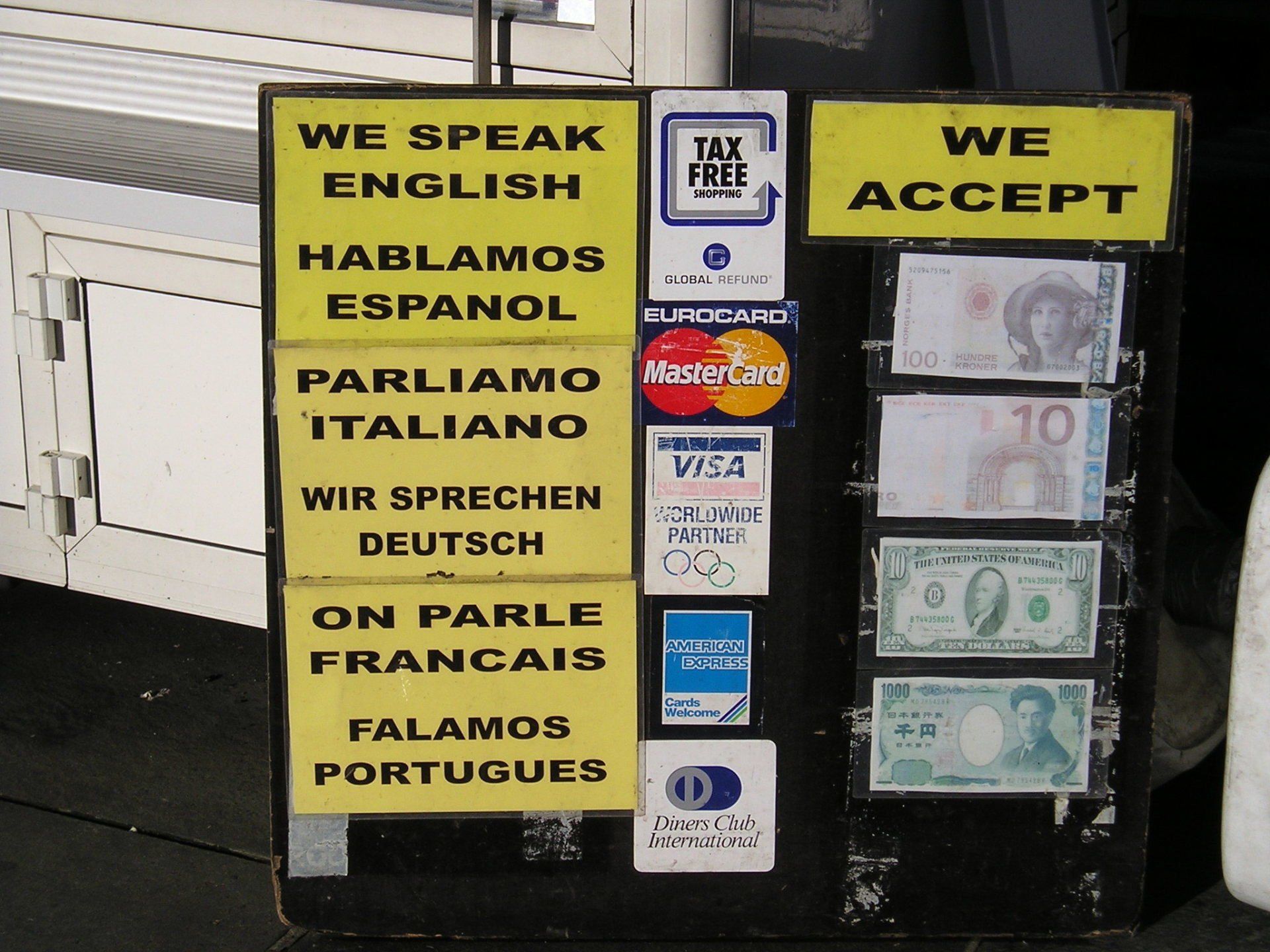 A sign that says we speak english on it