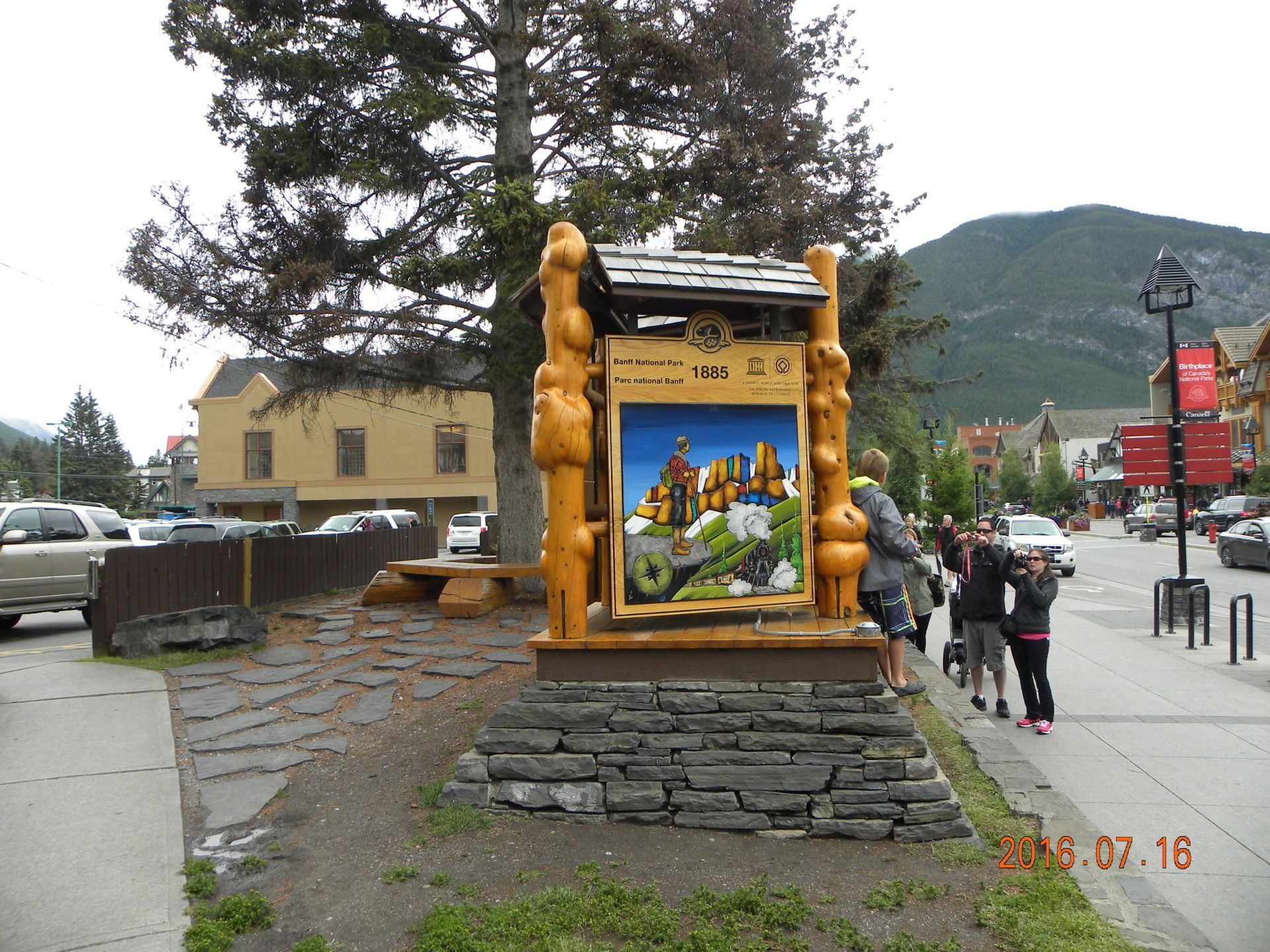 A sign with a picture of a city on it