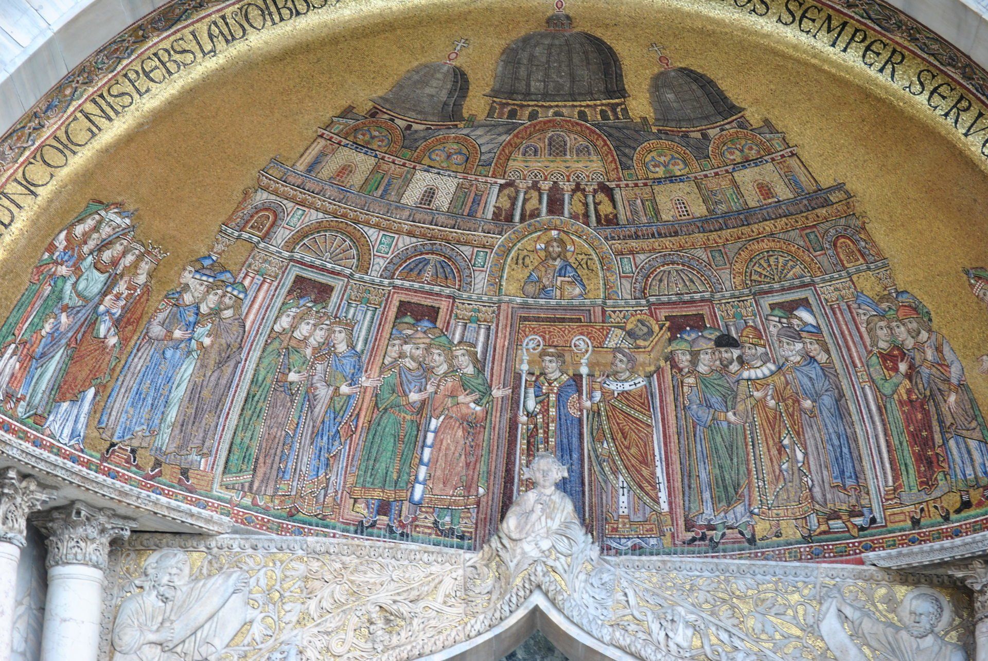 A painting on a wall that says ' semper sanctus ' on it